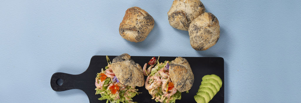 6724421 Rundstykke valmuefrø solsikkekjerner rekecocktail avokado br hig