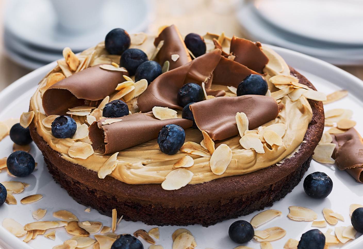 Kladdkaka med moccagrädde, nougat och mandel